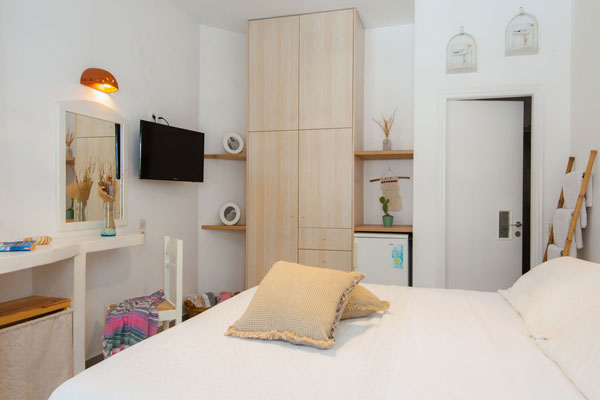 Room 2 - Bedroom with double bed