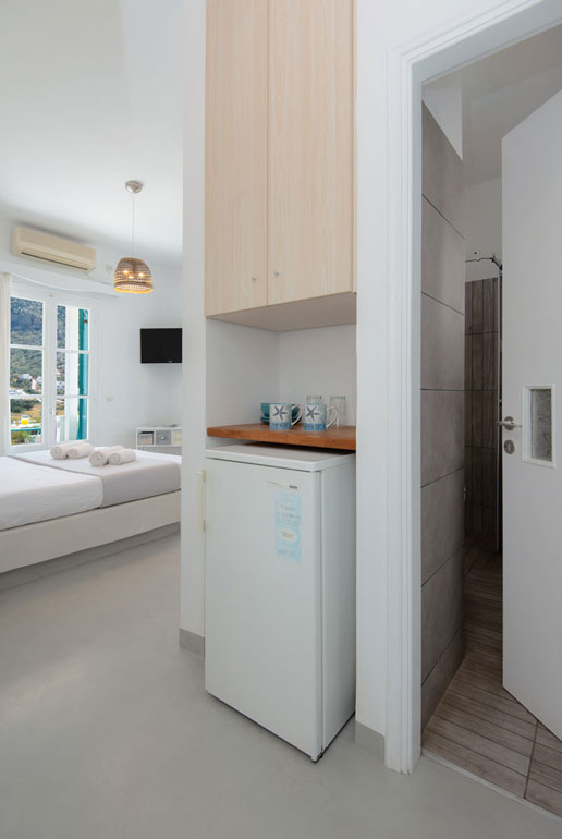 Room 5 - Room with double bed and kitchenette