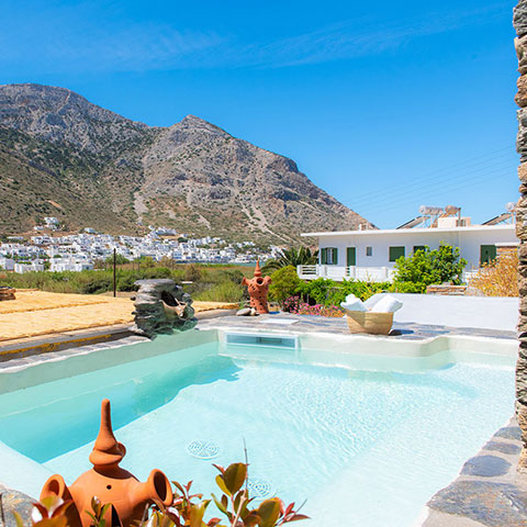 The pool at Iliofegaro rooms in Sifnos
